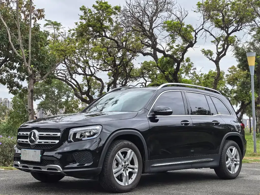 Mercedes-Benz GLB — фото 1