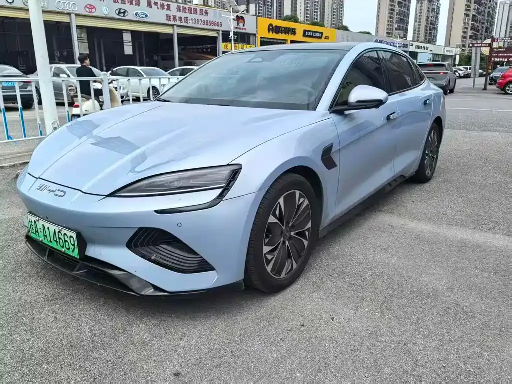 BYD Seal — фото 1