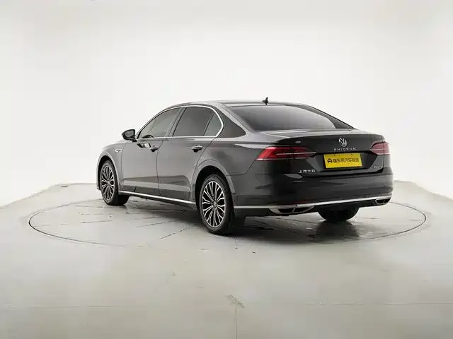 Volkswagen Phideon — фото 10