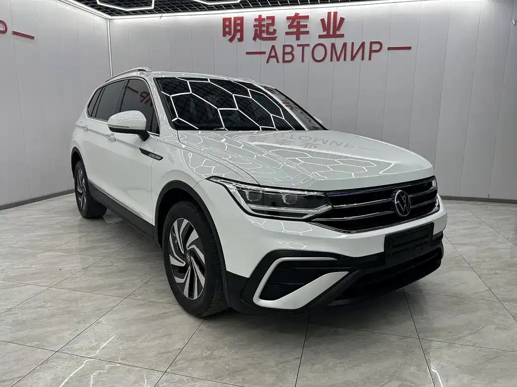 Volkswagen Tiguan L — фото 3