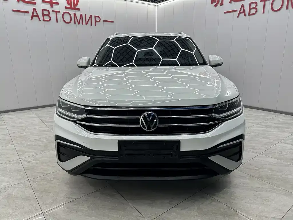 Volkswagen Tiguan L — фото 6