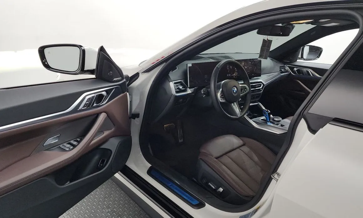 BMW i4 — фото 10