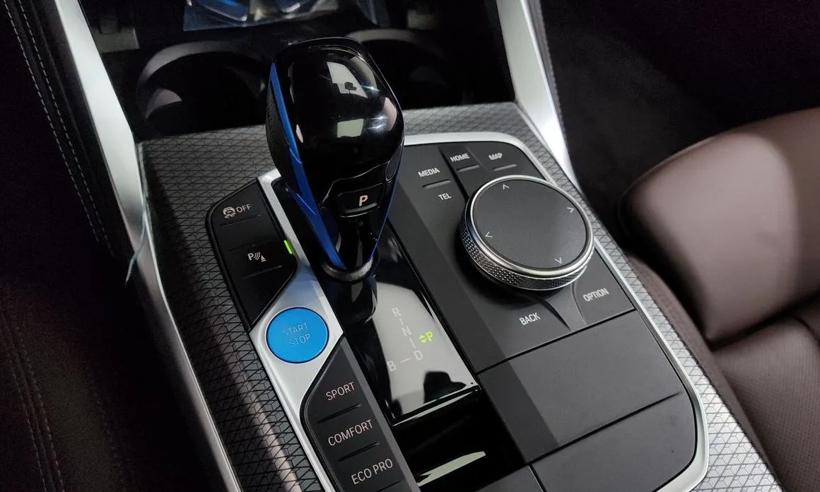 BMW i4 — фото 9