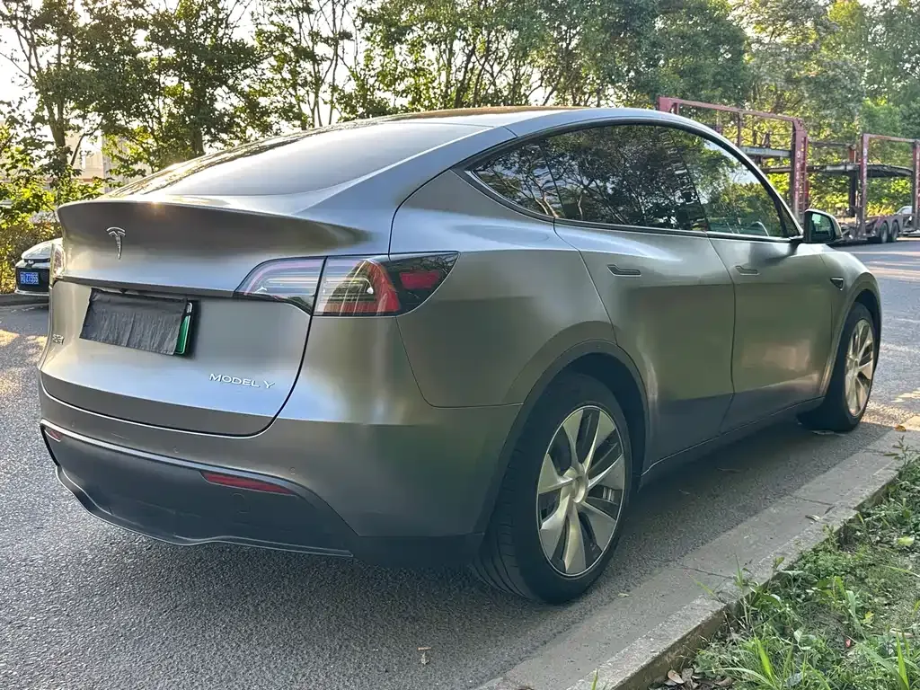 Tesla Model Y — фото 8