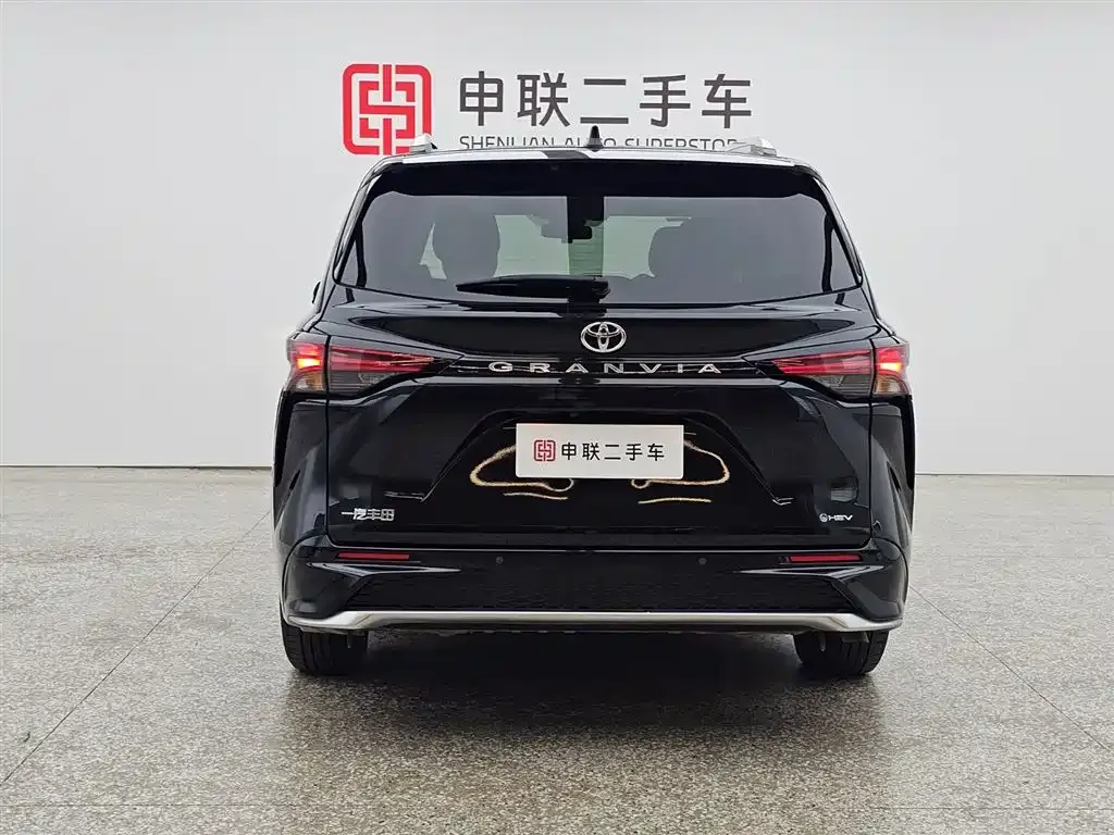 Toyota Granvia — фото 3