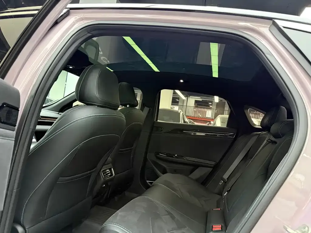 Geely Galaxy L6 — фото 4