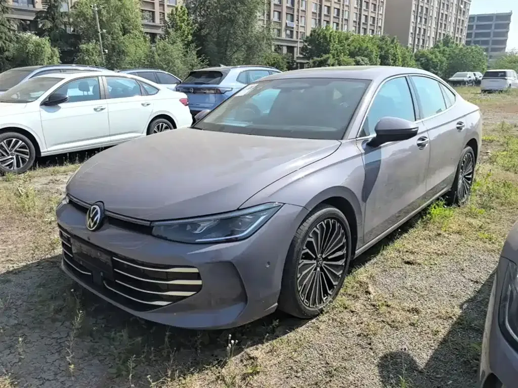 Volkswagen Passat — фото 1