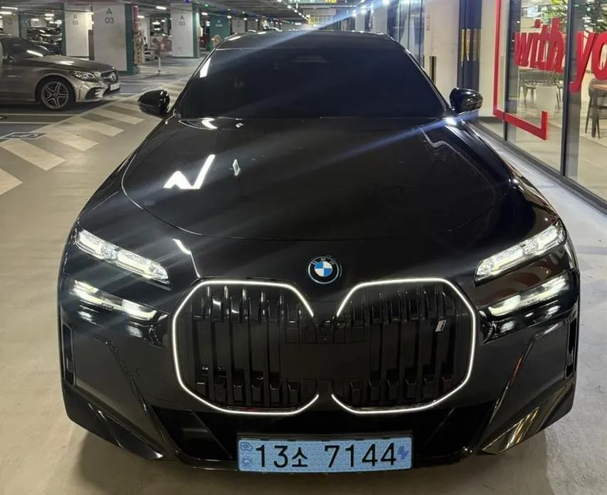 BMW i7 — фото 1
