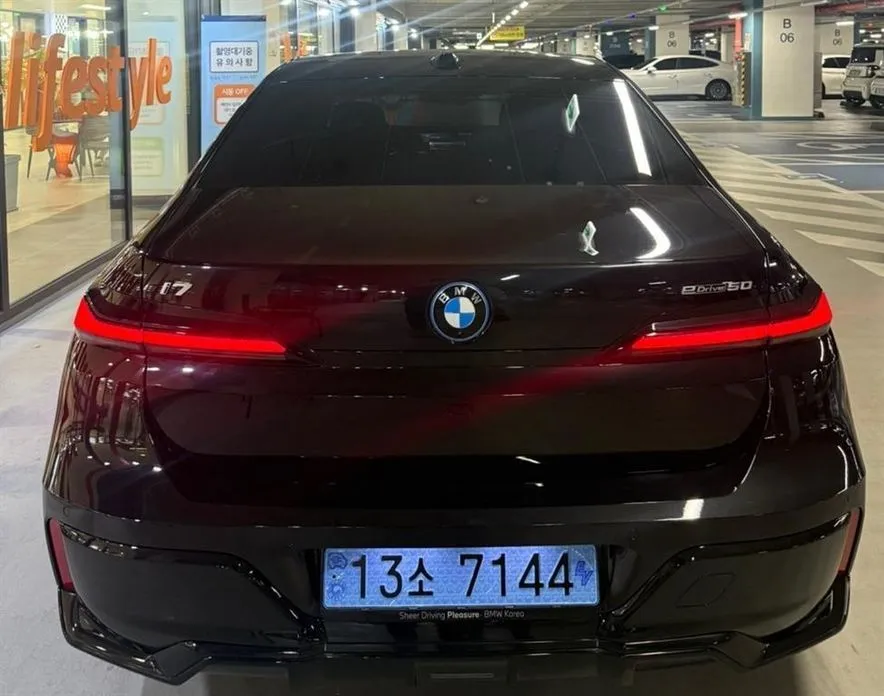 BMW i7 — фото 5