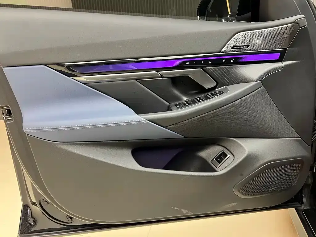BMW i5 — фото 10