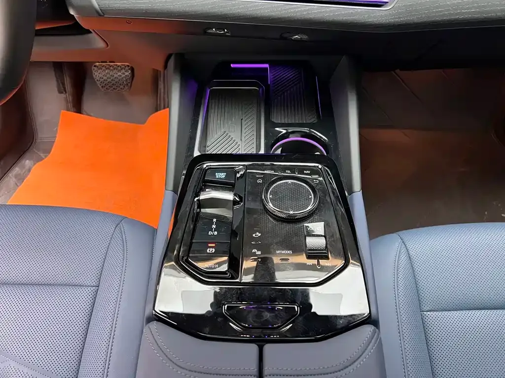 BMW i5 — фото 7