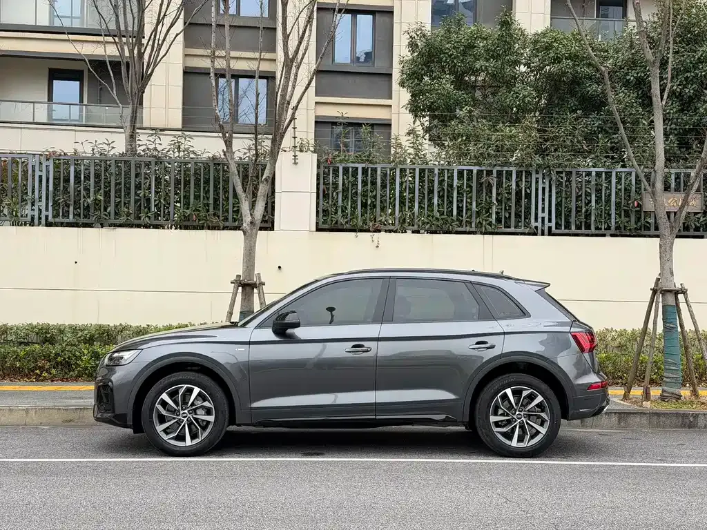 Audi Q5L — фото 5