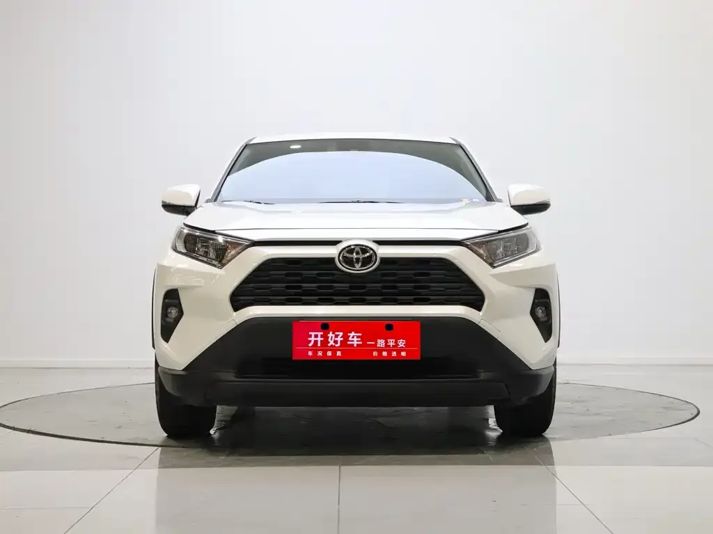 Toyota RAV4 — фото 1