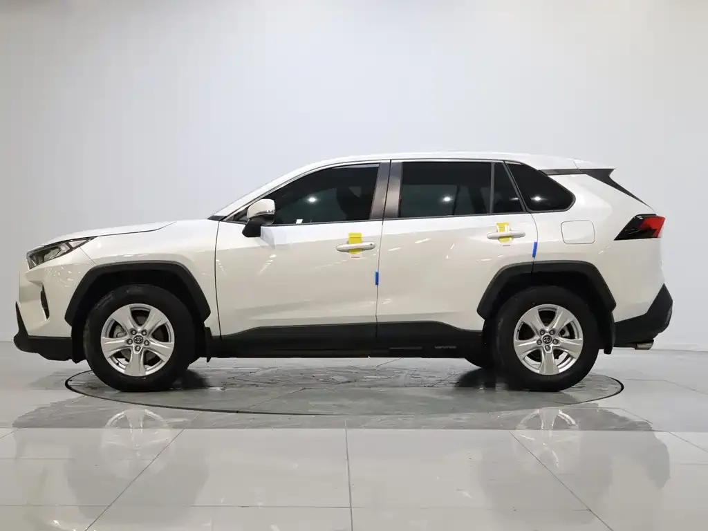 Toyota RAV4 — фото 2
