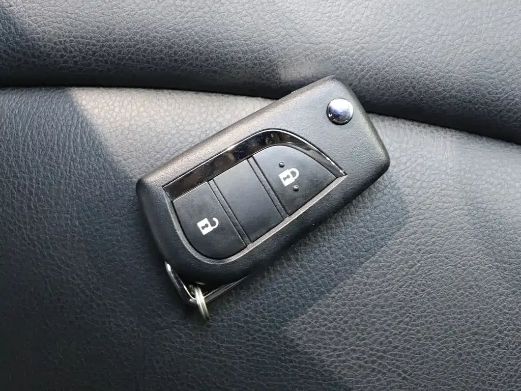 Toyota RAV4 — фото 10