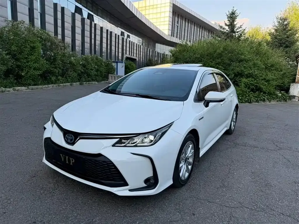 Toyota Corolla — фото 1