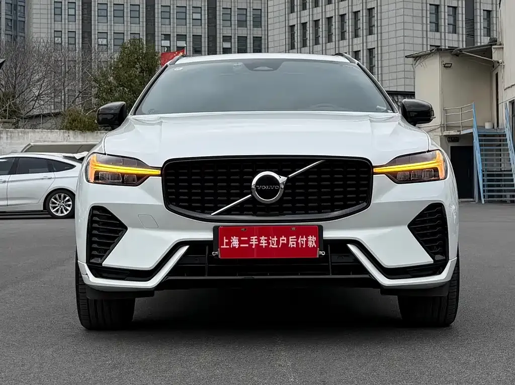 Volvo XC60 — фото 1