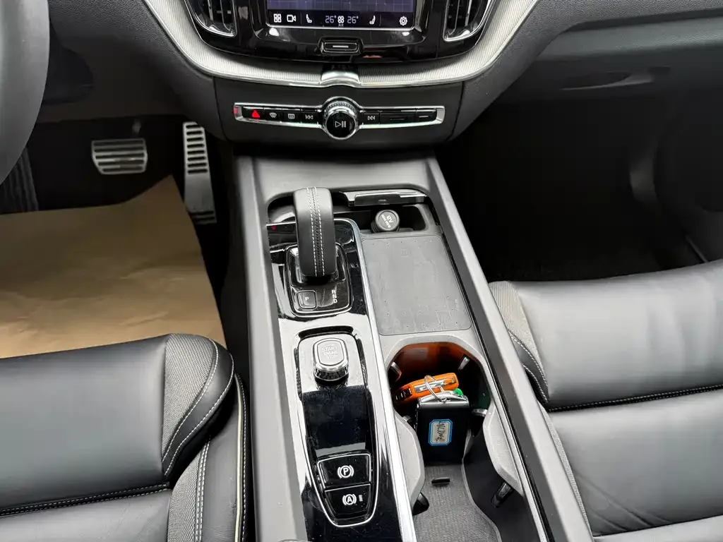Volvo XC60 — фото 4
