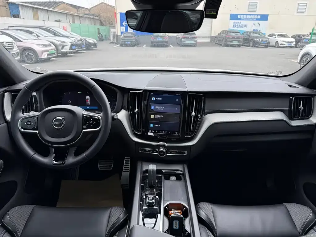 Volvo XC60 — фото 2