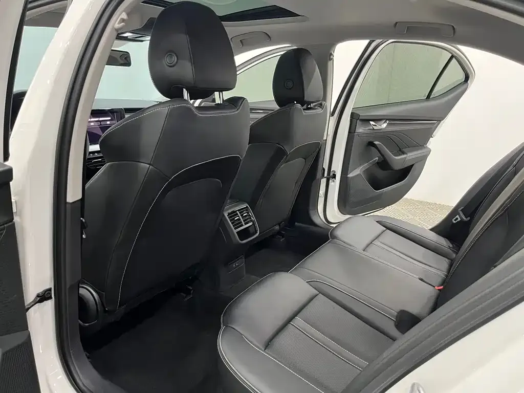 Skoda Octavia — фото 2