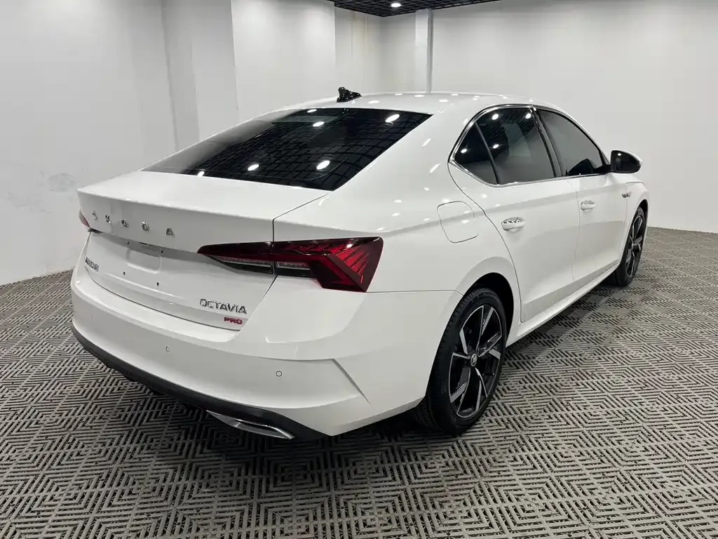 Skoda Octavia — фото 5