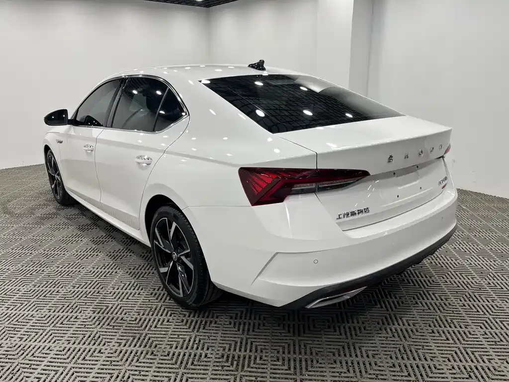 Skoda Octavia — фото 9