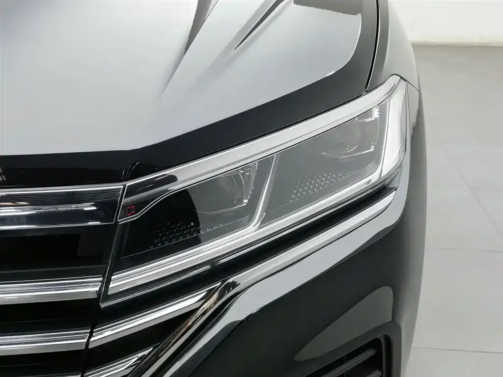 Volkswagen Touareg — фото 3