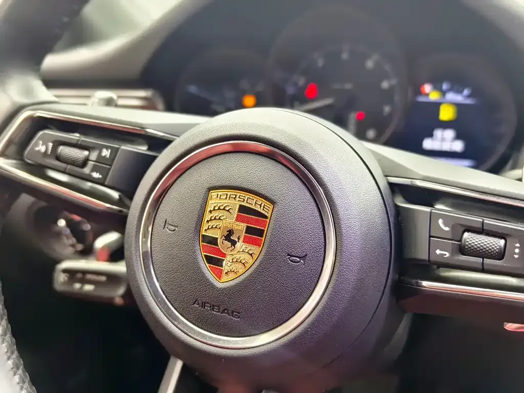 Porsche Macan — фото 9