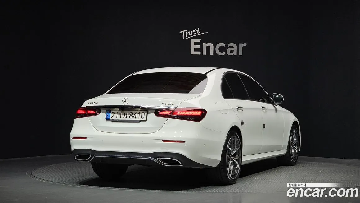 Mercedes-Benz E-Class — фото 5