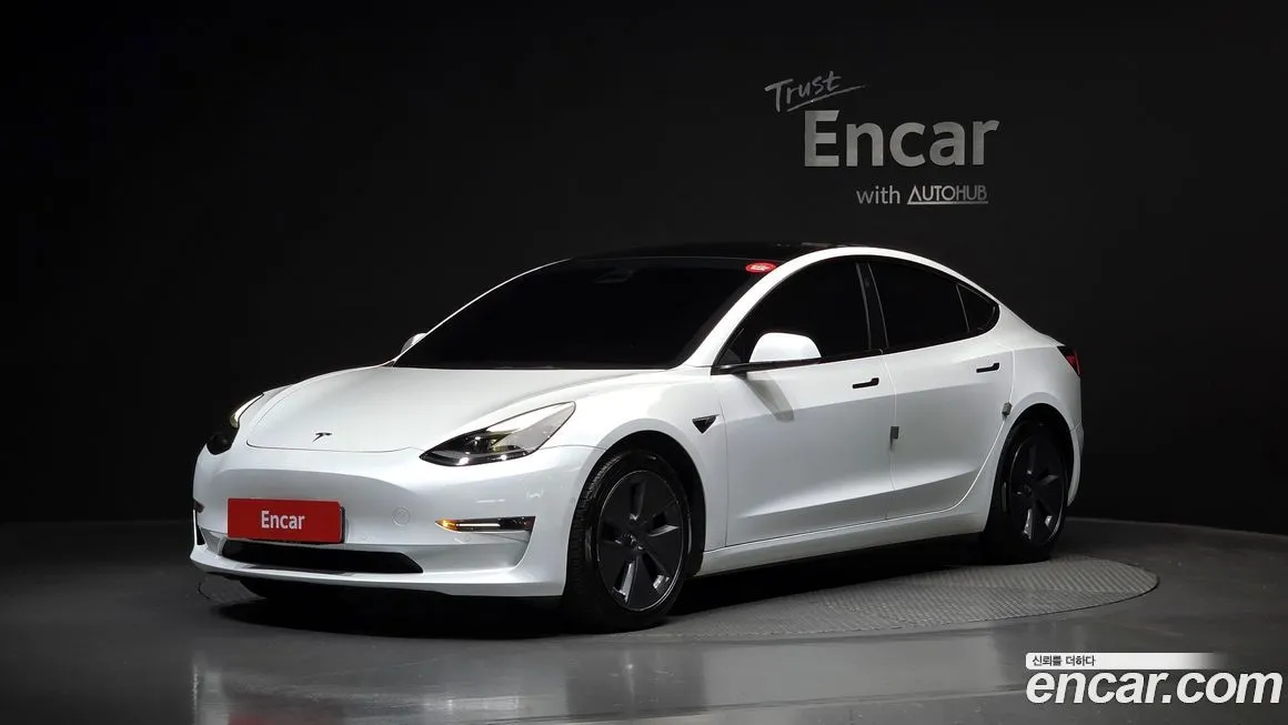 Tesla Model 3 — фото 1