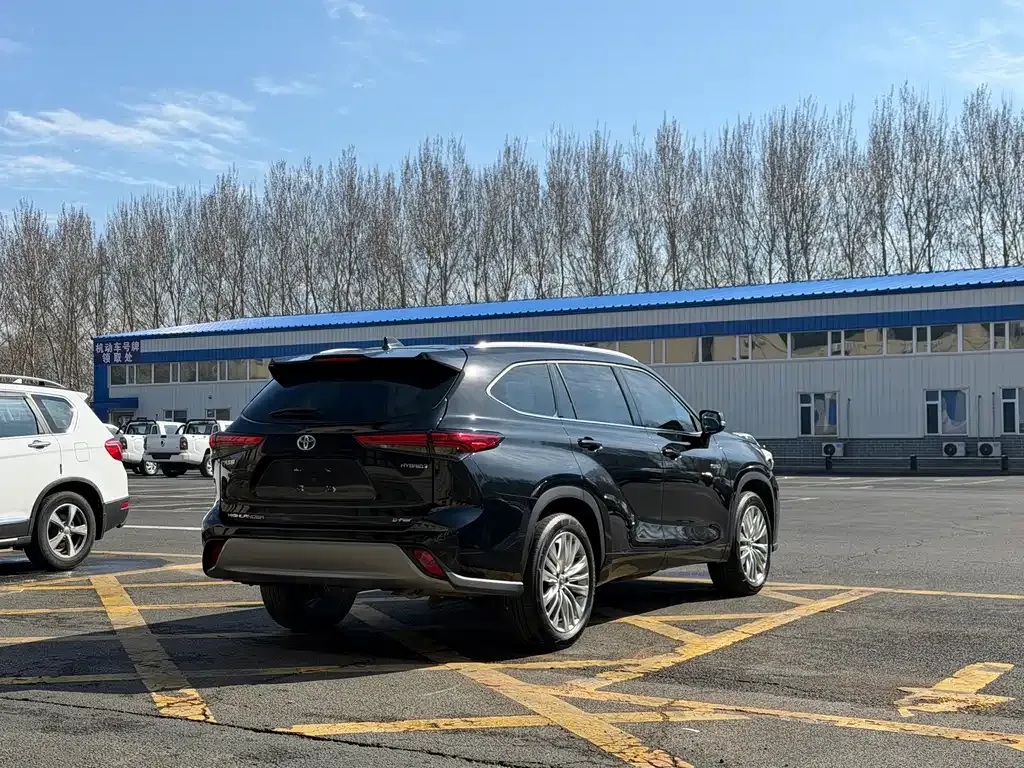 Toyota Highlander — фото 10