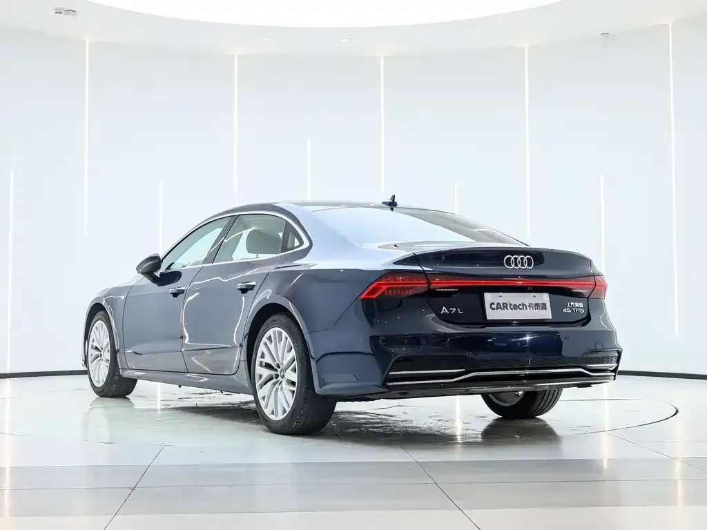 Audi A7L — фото 2