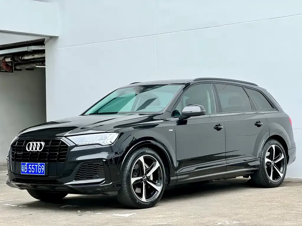 Audi Q7 — фото 1