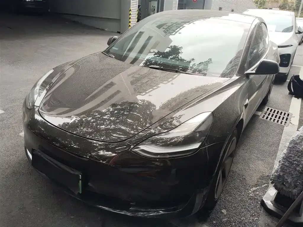 Tesla Model 3 — фото 1