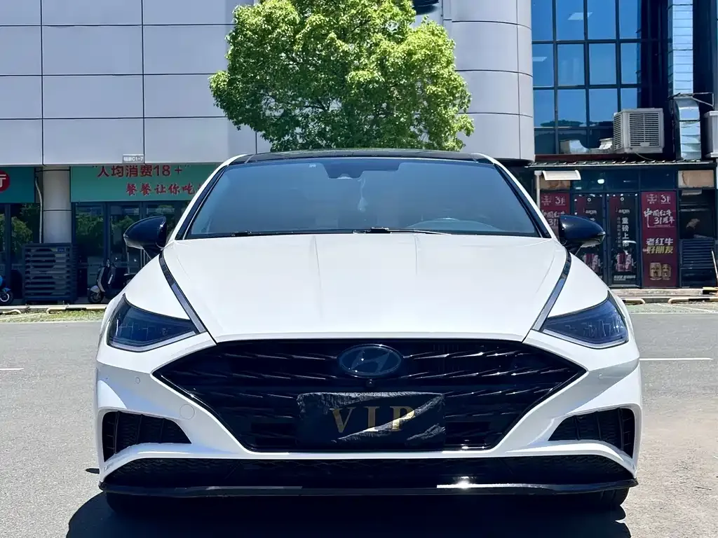 Hyundai Sonata — фото 1