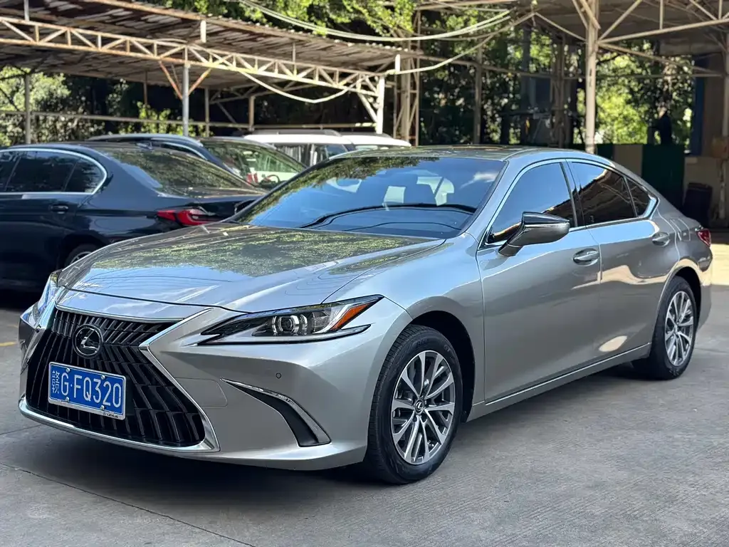 Lexus ES — фото 1