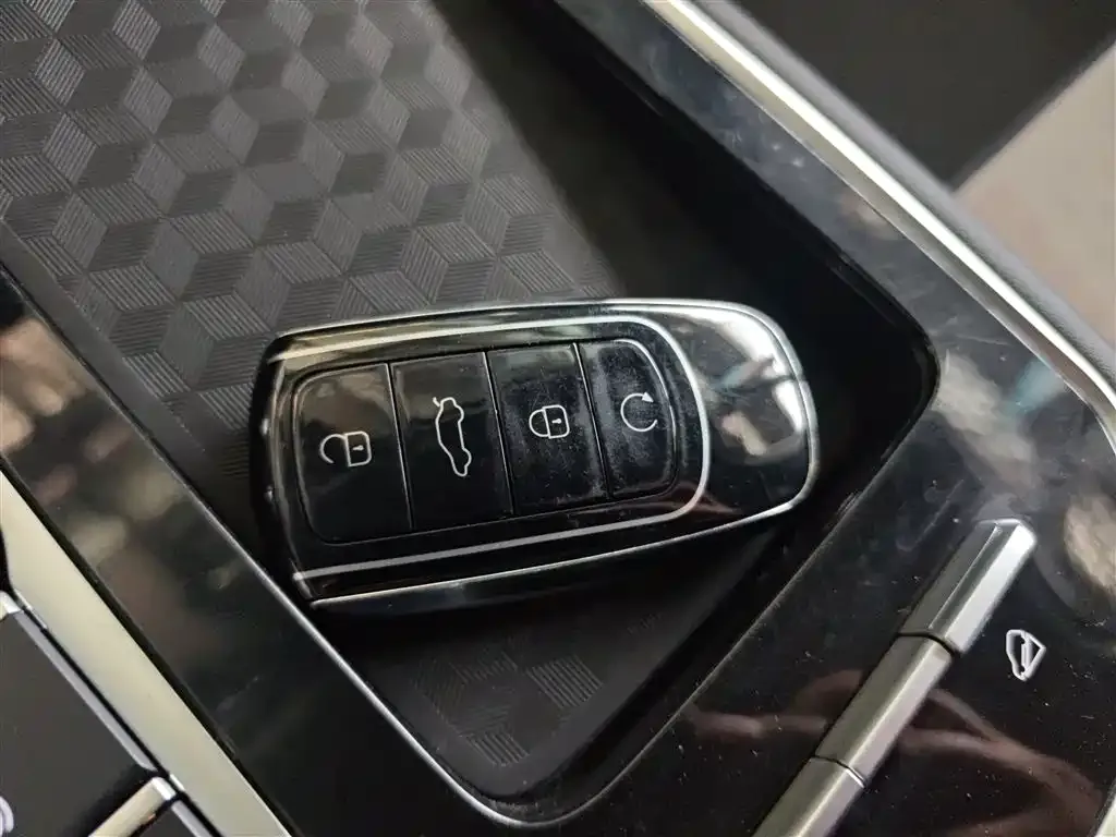 Chery Tiggo 8 — фото 10