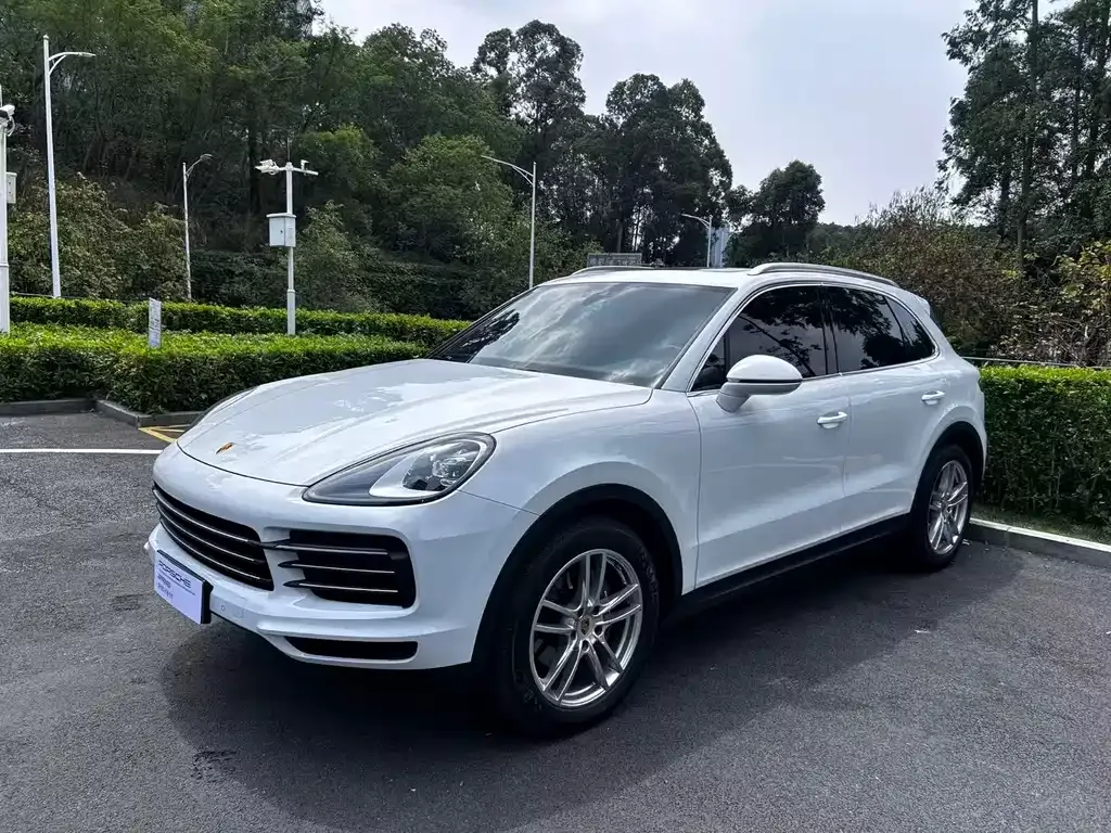 Porsche Cayenne — фото 1