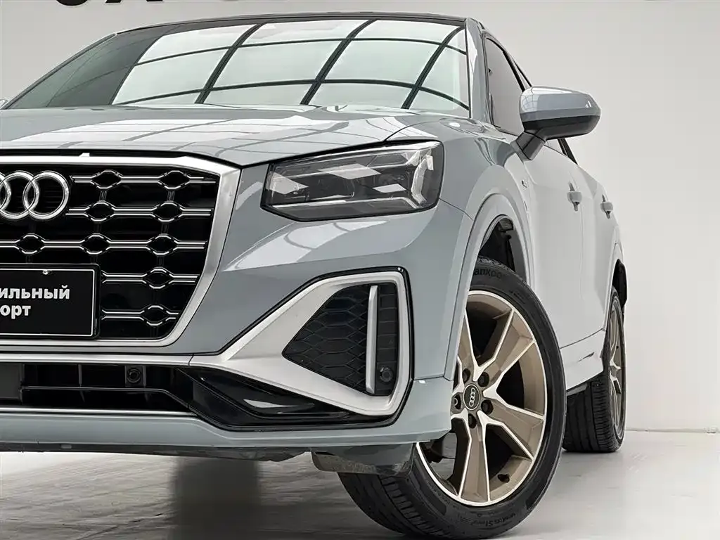 Audi Q2L — фото 10