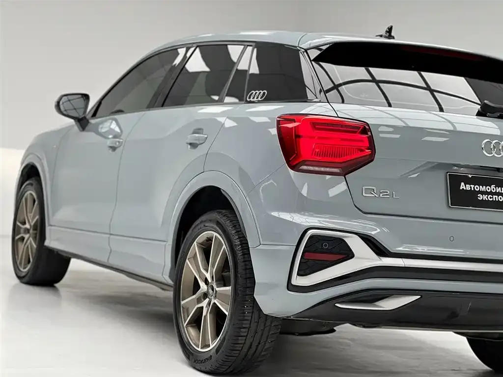 Audi Q2L — фото 6