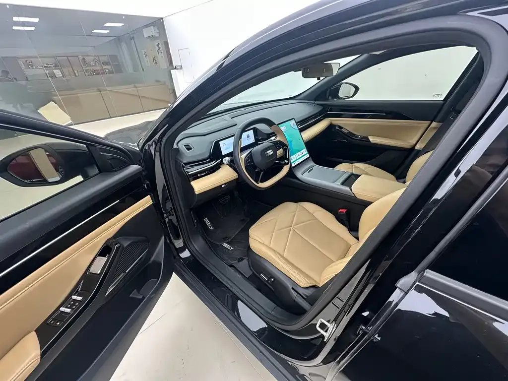 Geely Galaxy L6 — фото 9