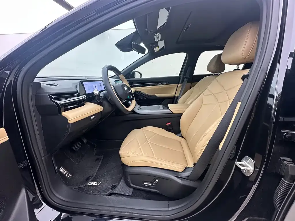 Geely Galaxy L6 — фото 7