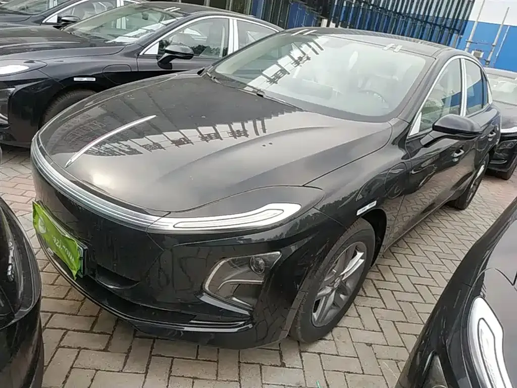 Hongqi E-QM5 — фото 1