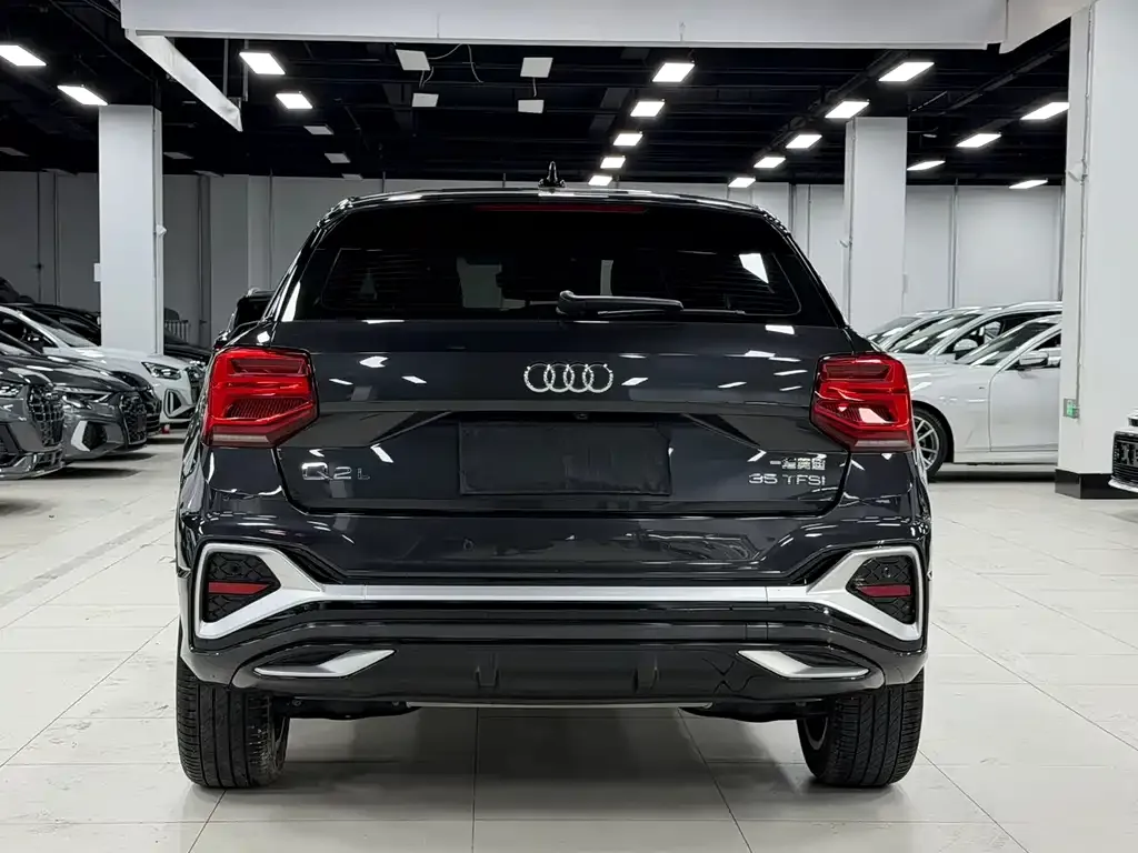Audi Q2L — фото 10