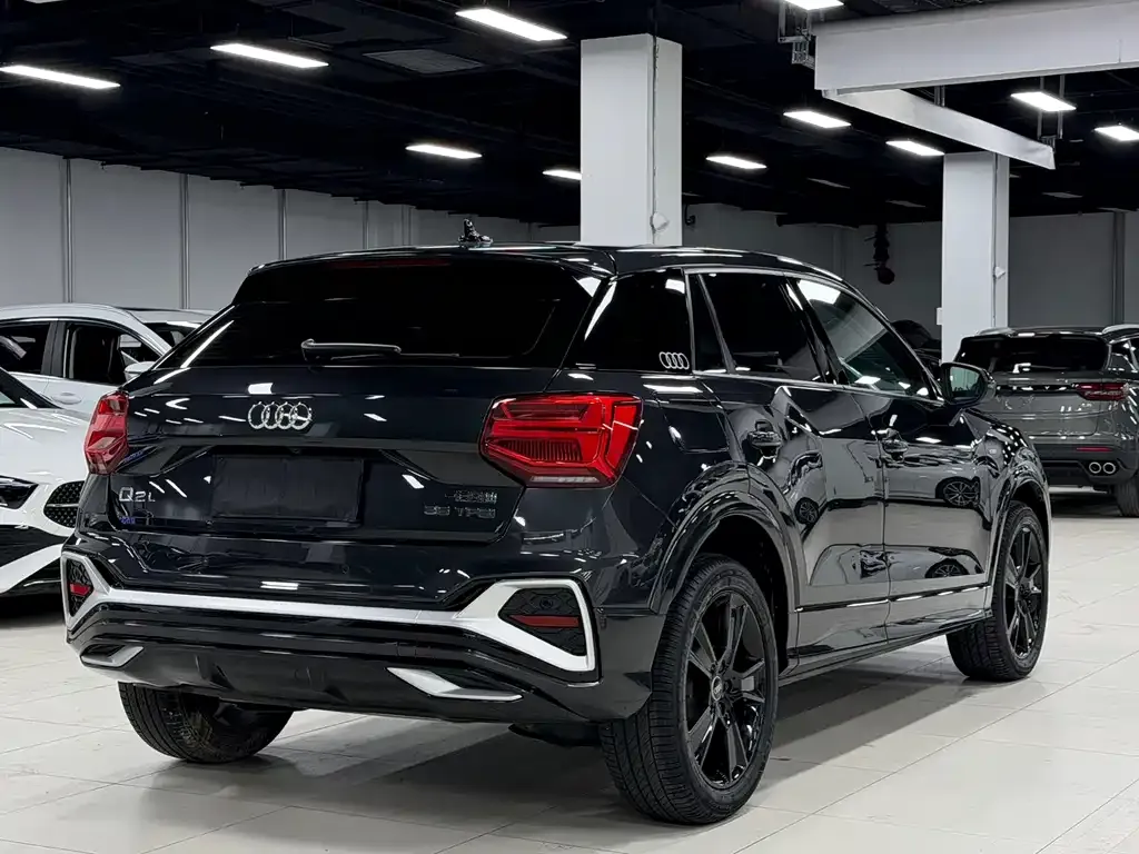 Audi Q2L — фото 4