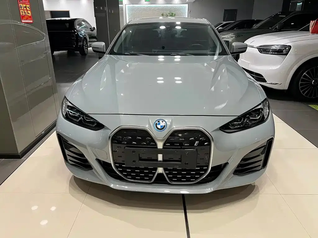 BMW i4 — фото 8