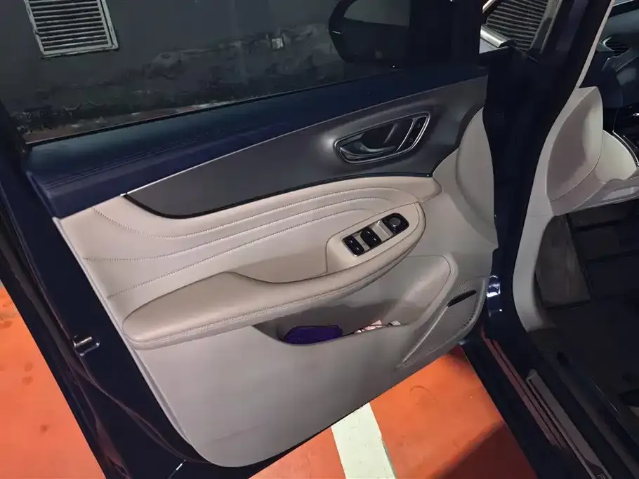 Roewe iMAX8 — фото 7