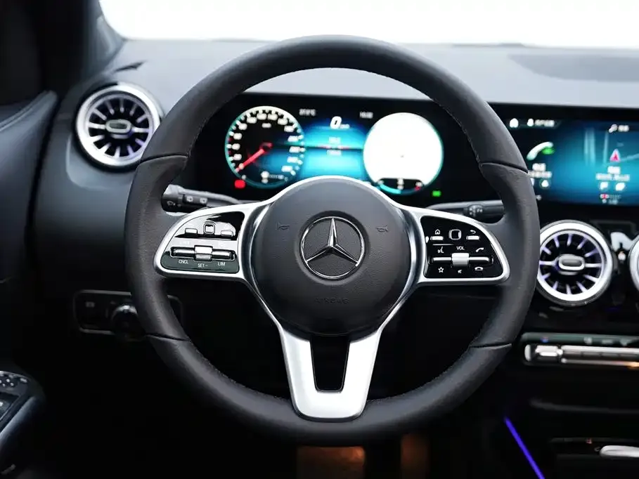 Mercedes-Benz GLA — фото 10
