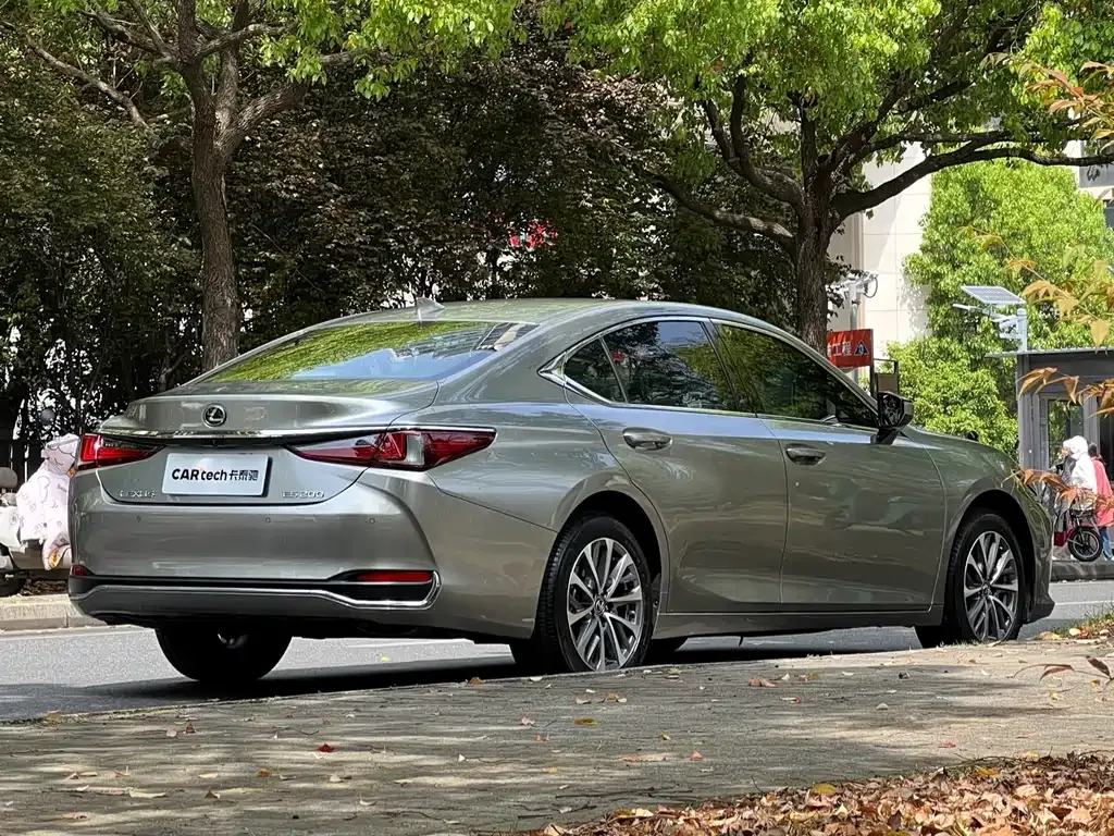 Lexus ES — фото 9