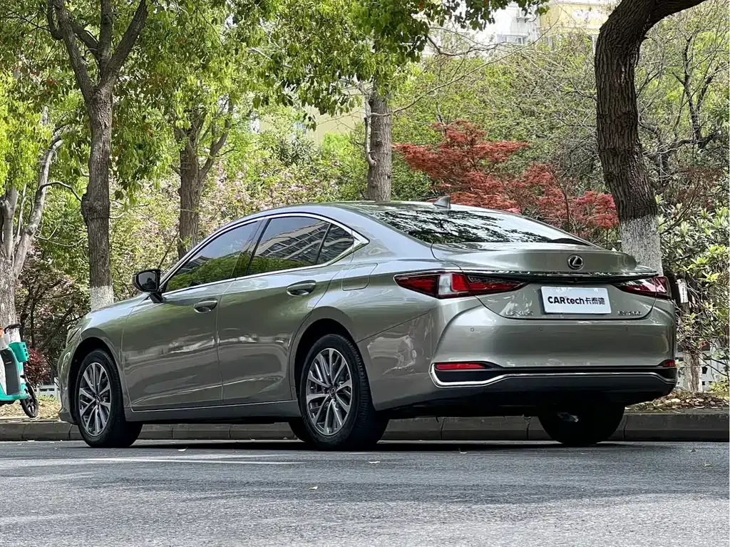 Lexus ES — фото 4